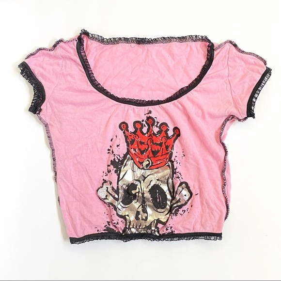 Pink black ruffle trim silver skull crown scoop neck short sleeve crop top - Picture 1 of 3
